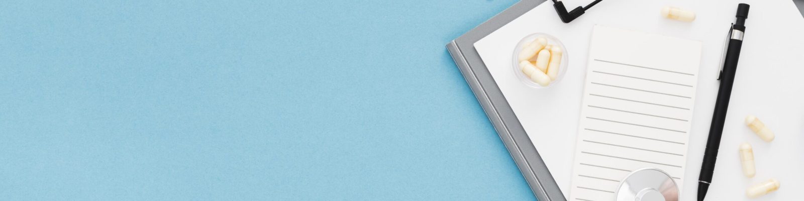 copy-space-glasses-clipboard